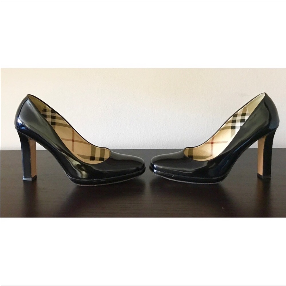 Burberry size 9 patented leather